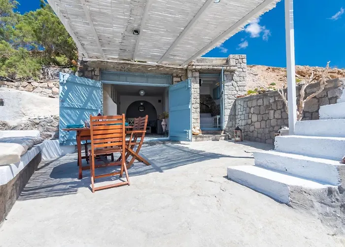 Sarakiniko Boat House 펜션