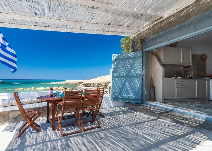 Sarakiniko Boat House 펜션