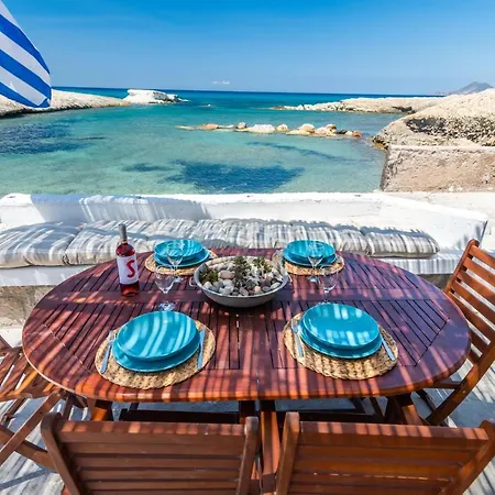 Semesterbostad Sarakiniko Boat House Mandrakia