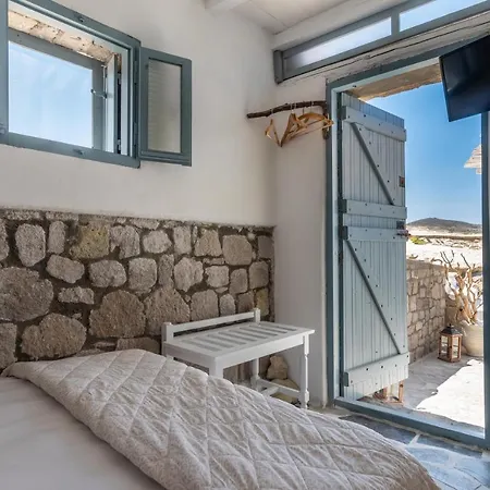 Semesterbostad Sarakiniko Boat House *