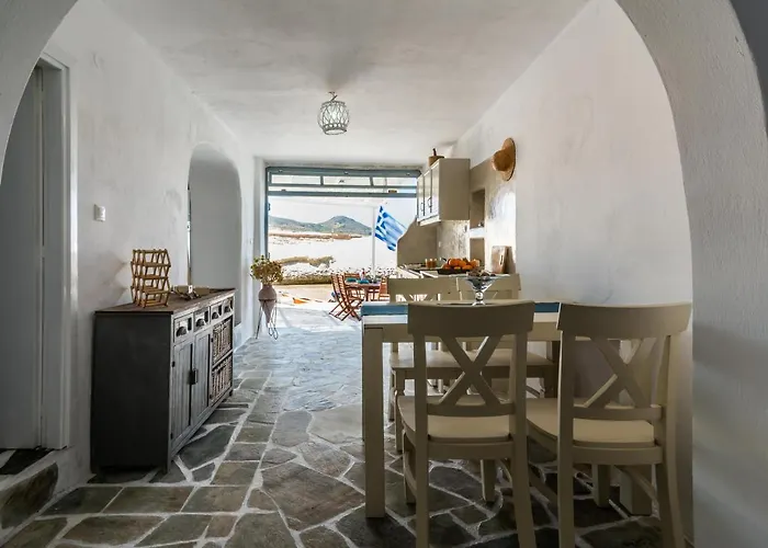 Sarakiniko Boat House * Mandrakia