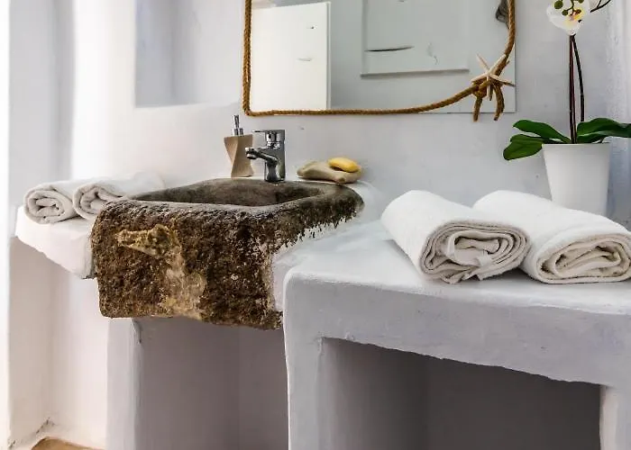 Sarakiniko Boat House * Mandrakia